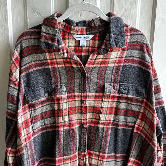 Old Navy Oversized Plaid Flannel Boyfriend Shirt in Burgundy Heather - Picture 3 of 7